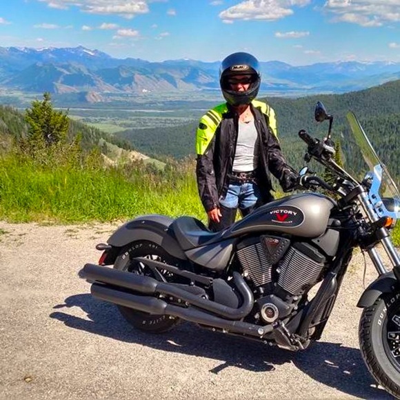 Meet your Posher, Candi - Picture 3 of 3